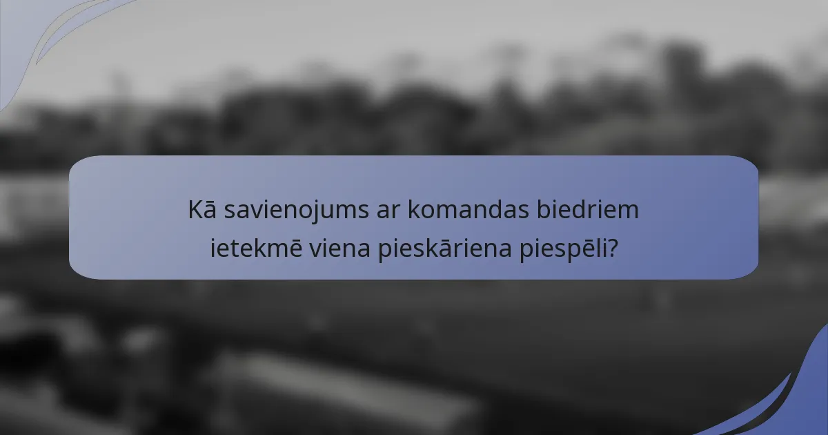 Kā savienojums ar komandas biedriem ietekmē viena pieskāriena piespēli?